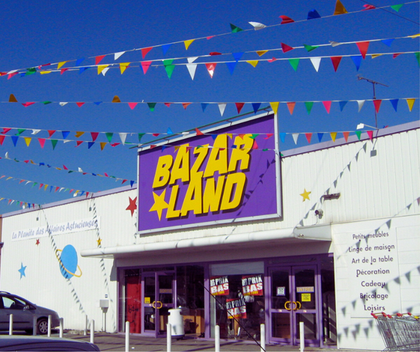 Facade_Bazarland_1989